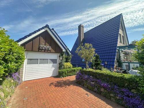 Auffahrt mit Garage - 