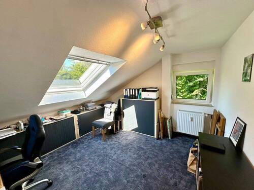 Arbeits- oder Kinderzimmer - 