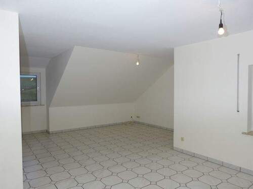 Zimmer - Etagenwohnung mit 93,00 m&sup2; in Neuenstein zur Miete