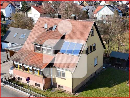 Hausansicht - Ein Haus - viele Möglichkeiten: Zweifamilienhaus in begehrter Lage