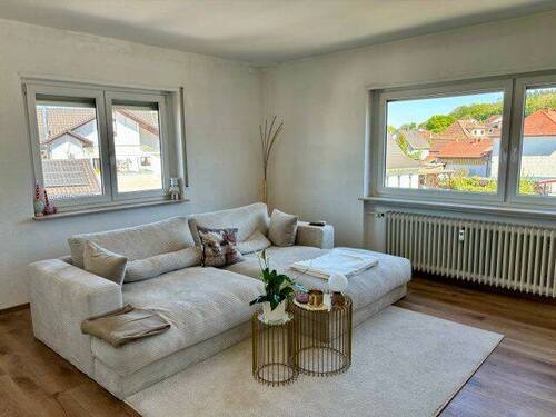 Wohnzimmer - 4 Zimmer Etagenwohnung zur Miete in Mühlhausen
