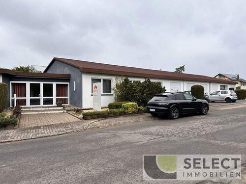 Gesamtansicht - Top Gewerbeobjekt mit Montage- Werkstatt oder Lagerhalle und Büroflächen.