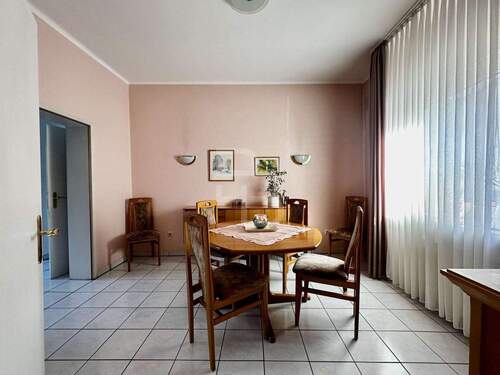 angrenzendes Esszimmer - 