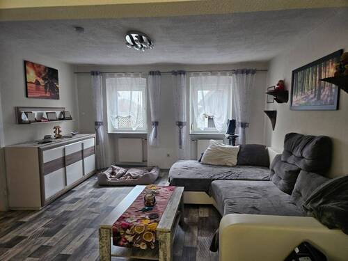 OG: Wohnzimmer - Einfamilienhaus mit 100,00 m&sup2; in Schiffweiler zum Kaufen