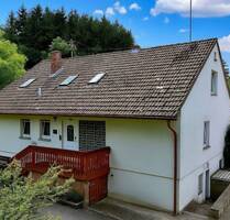 Familienglück auf zwei Etagen - ruhiges ZFH mit Garten und Potenzial - Holzkirchen