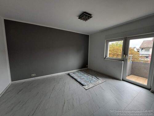 Wohnzimmer - 3-Zimmer-Wohnung in gepflegtem Anwesen - Karlsruhe-Ost