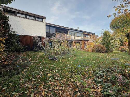 Der Garten im Herbst - 7 Zimmer Einfamilienhaus in Bonstetten