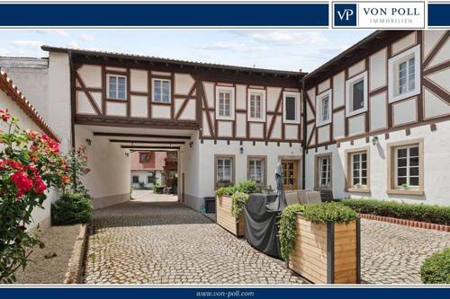 Torhaus vorderer und hinterer Hof - Historie trifft Moderne! Exklusives und einzigartiges Anwesen!