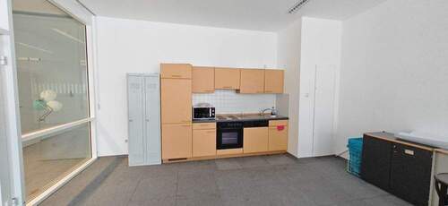 Aufenthalt mit Küche - Büro mit 18,90 m&sup2; in Passau zur Miete