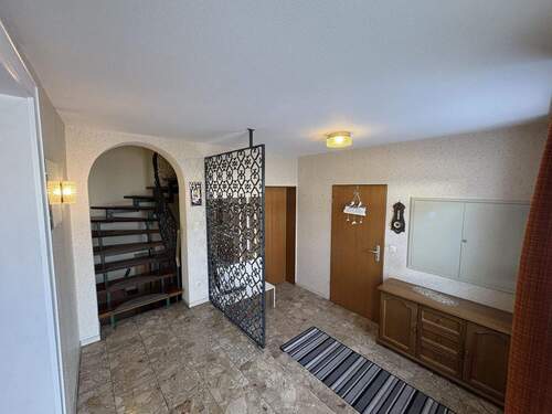 Flur EG - Mehrfamilienhaus, Wohnhaus mit 174,00 m&sup2; in Winterlingen zum Kaufen