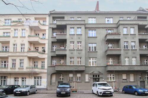 Fassade - Vermietete 3-Zimmer-Whg. mit Balkon: Nur 2 Minuten vom Boxhagener Platz entfernt