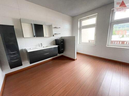 Badezimmer (2) - 4 Zimmer Etagenwohnung zur Miete in Aue-Bad Schlema
