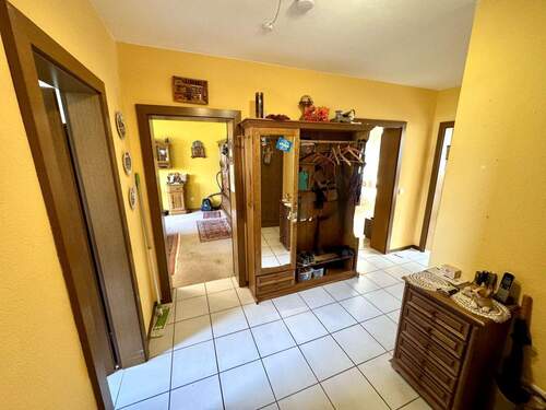 Flur & Eingangsbereich - 3 Zimmer Etagenwohnung in Leverkusen