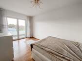 Schlafzimmer mit Balkonzugang - 