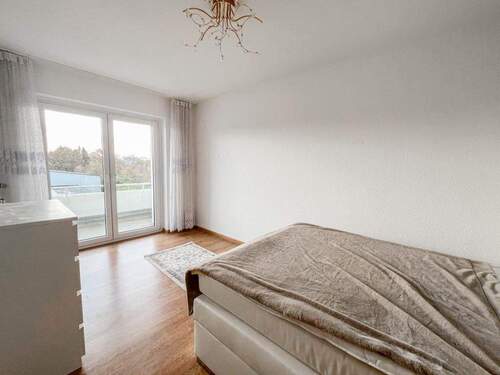 Schlafzimmer mit Balkonzugang - 