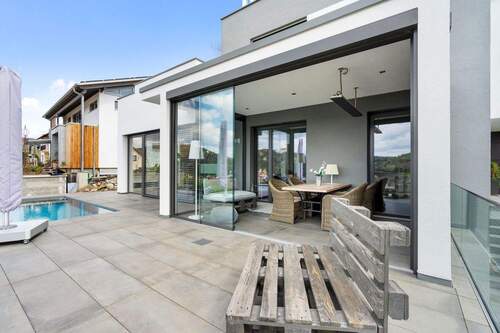 Terasse mit Sommergarten - 