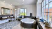 großes Badezimmer - 