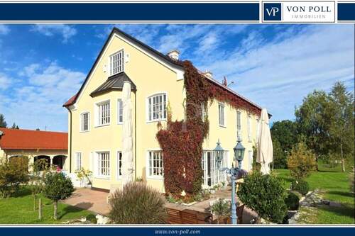 Titel_Blick_auf_das_Haupthaus - Stilprägend. Hochwertig. Einzigartig.