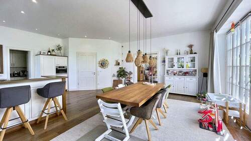 großzügiger Essbereich - 