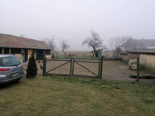  Nebengebäude + Hof - 