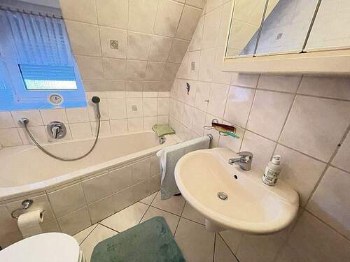 Wannenbad und Dusche OG-Bad - 