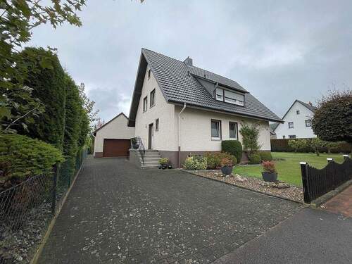 Hausansicht von Straße - 5 Zimmer Einfamilienhaus zum Kaufen in Hille-Rothenuffeln