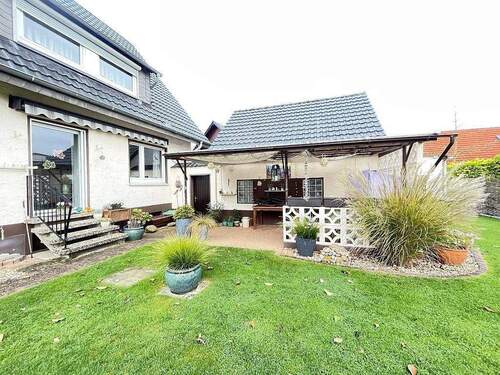 Terrasse am Haus - 5 Zimmer Einfamilienhaus in Hille-Rothenuffeln