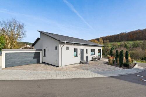 Voderansicht - 4 Zimmer Einfamilienhaus zum Kaufen in Oberwiesen