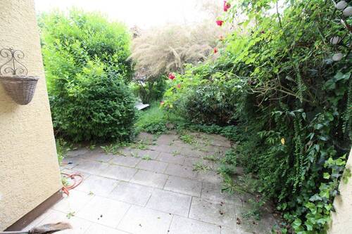 Terrasse mit Blick in den Garten - Reihenmittelhaus mit 116,00 m² in Ostfildern zum Kaufen