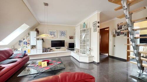 Wohnzimmer - 3 Zimmer Etagenwohnung zum Kaufen in Neumarkt