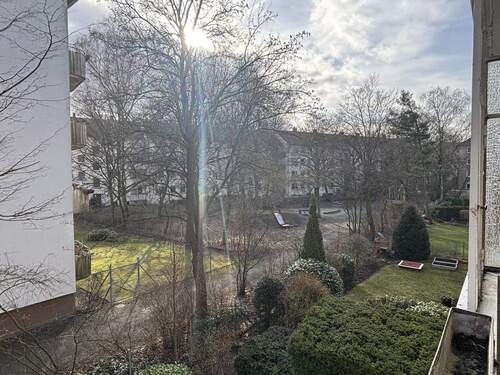 Blick vom Balkon - 3 Zimmer Etagenwohnung in Hannover