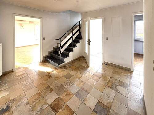 Flur/ Eingangsbereich EG - Einfamilienhaus mit 180,00 m&sup2; in Balingen zum Kaufen