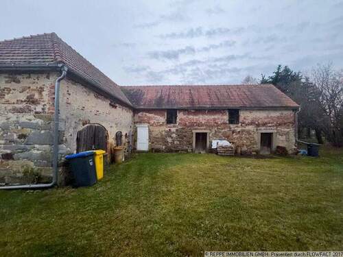 Blick auf das Nebengebäude - 4 Zimmer Einfamilienhaus in Königswartha