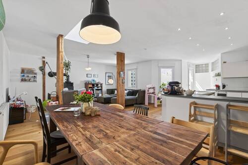 Wohnbereich - weitere Ansicht - Altbau trifft Moderne - attraktive 4-Zimmer-Wohnung in denkmalgeschütztem Haus in zentraler Lage