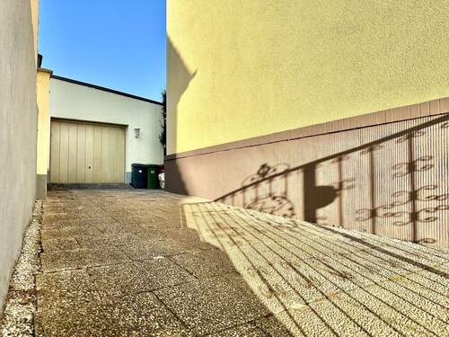 Einfahrt - 5 Zimmer Einfamilienhaus in Heusenstamm