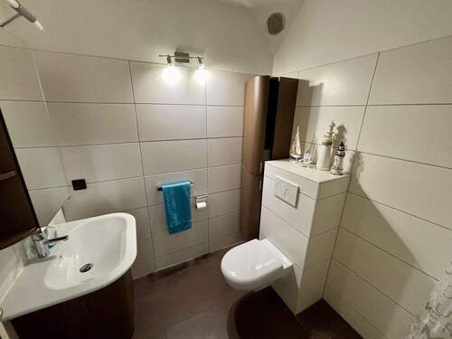 Duschbad im Gästebereich - 