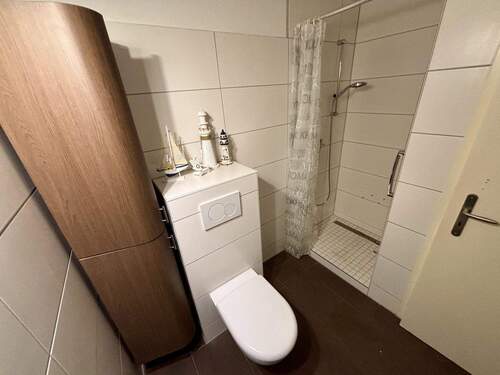 Duschbad im Gästebereich - 