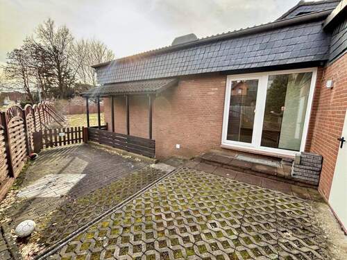 Zugang Keller/Einliegerwohnung - 6 Zimmer Einfamilienhaus in Wedemark