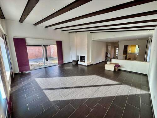 Großzügiger Wohn- Essbereich mit Kamin - 