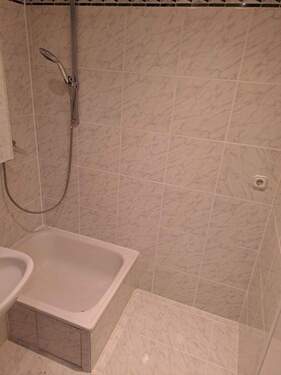 Dusche/Waschmaschinenplatz - 
