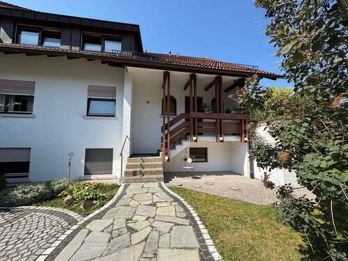 SP vor Haus li Seite.jpg - Wunderschönes Zwei- bis möglichem Dreifamilienhaus