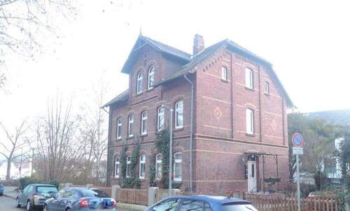 Hausansicht mit Eingangsbereich - 3 Zimmer Etagenwohnung in Northeim