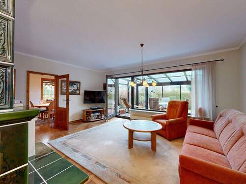 Wohnzimmer mit Ausgang zum Wintergarten im Erdgeschoss - Einfamilienhaus mit 158,00 m&sup2; in Ostseeheilbad Zingst zum Kaufen
