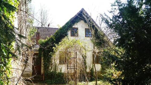 Rückfront - Refugium: Zweifamilien- Handwerkerhaus auf großem Grundstück in Seenähe