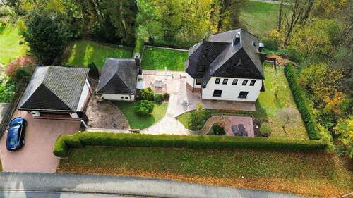 Anwesen - 5 Zimmer Mehrfamilienhaus, Wohnhaus zum Kaufen in Bad Emstal