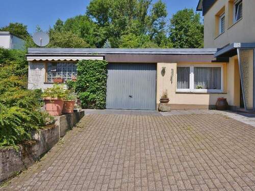 Garage und Eingang WE1 - 