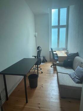 Schreibtischplätze 1 - Helles Altbau-Büro am Savignyplatz - flexibel teilbar