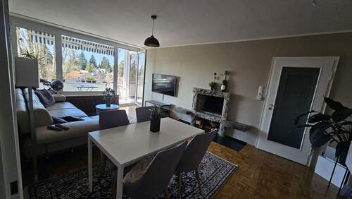 großes Wohnzimmer - 4 Zimmer Etagenwohnung zum Kaufen in Planegg