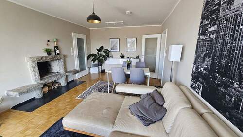 Wohnzimmer, Blick zu den Türen - 