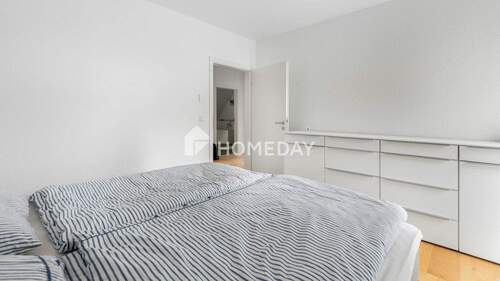 1. OG Schlafzimmer 2 - 